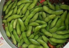 江西上高县万亩田埂毛豆长势喜人