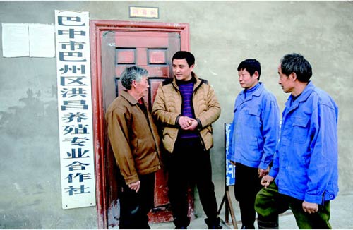 四川巴中：带动乡邻致富的“猪老倌”