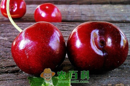 色泽鲜艳的樱桃跟车厘子一样吗？它们的区别是什么？有什么功效与作用？