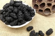 “补血果”桑葚干泡水喝有哪些功效(一天吃多少好) “补血果”桑葚干泡水喝有哪些功效(一天吃多少好)