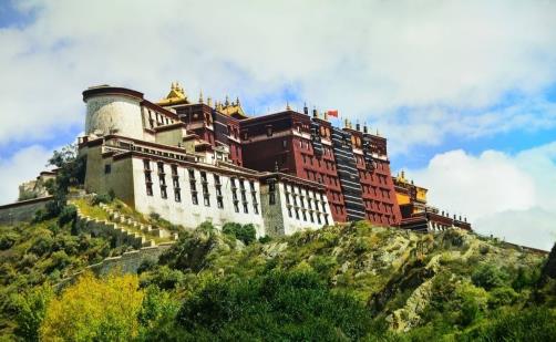 为什么布达拉宫被称为西藏建筑艺术的精华