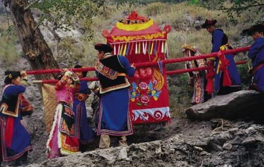 少数民族娶个姑娘有多难：十大少数民族奇异婚俗