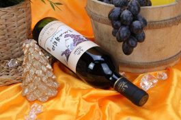 吉林特产（通化山葡萄酒）