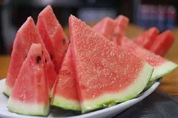 西瓜是上火还是清火 西瓜有去火的功效吗?