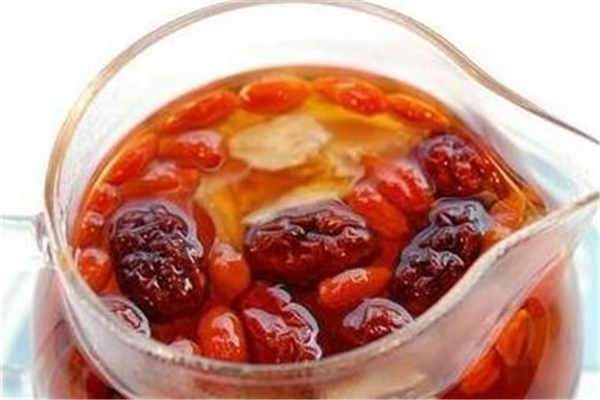 红枣泡水的正确方法 有什么功效作用